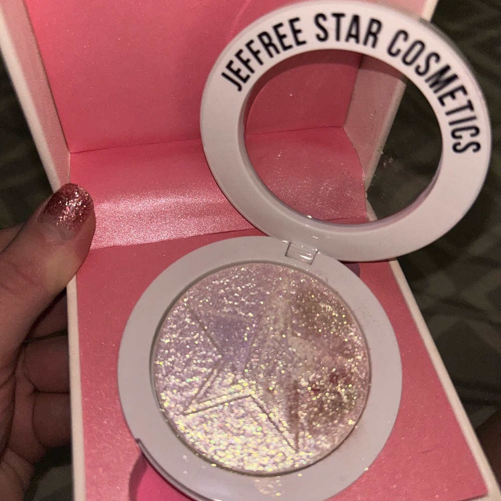 Jeffree Star Extreme frost highlighting powder